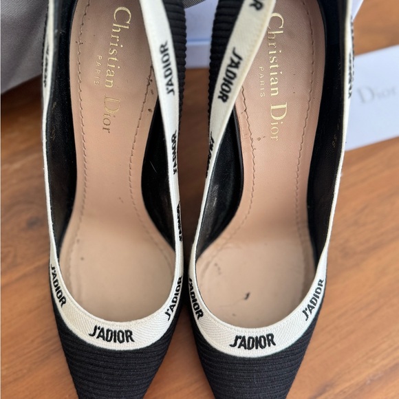 J’ADior Women's Elegant Black and Cream Heels - Picture 6 of 8